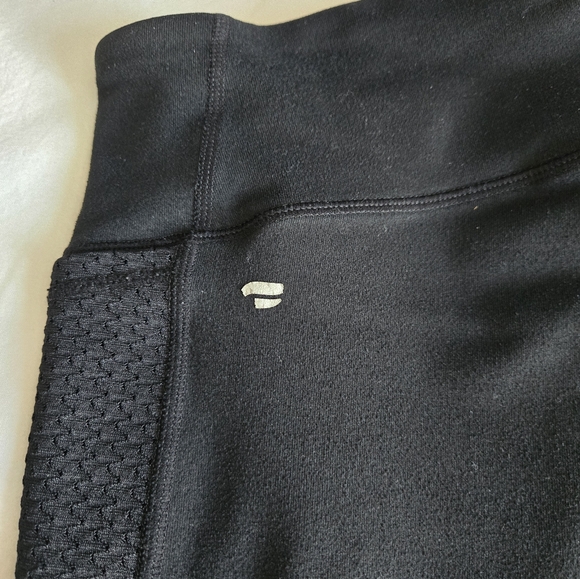 Fabletics Mid-Rise Pocket Legging Size M Used Gray/Black - Picture 6 of 6